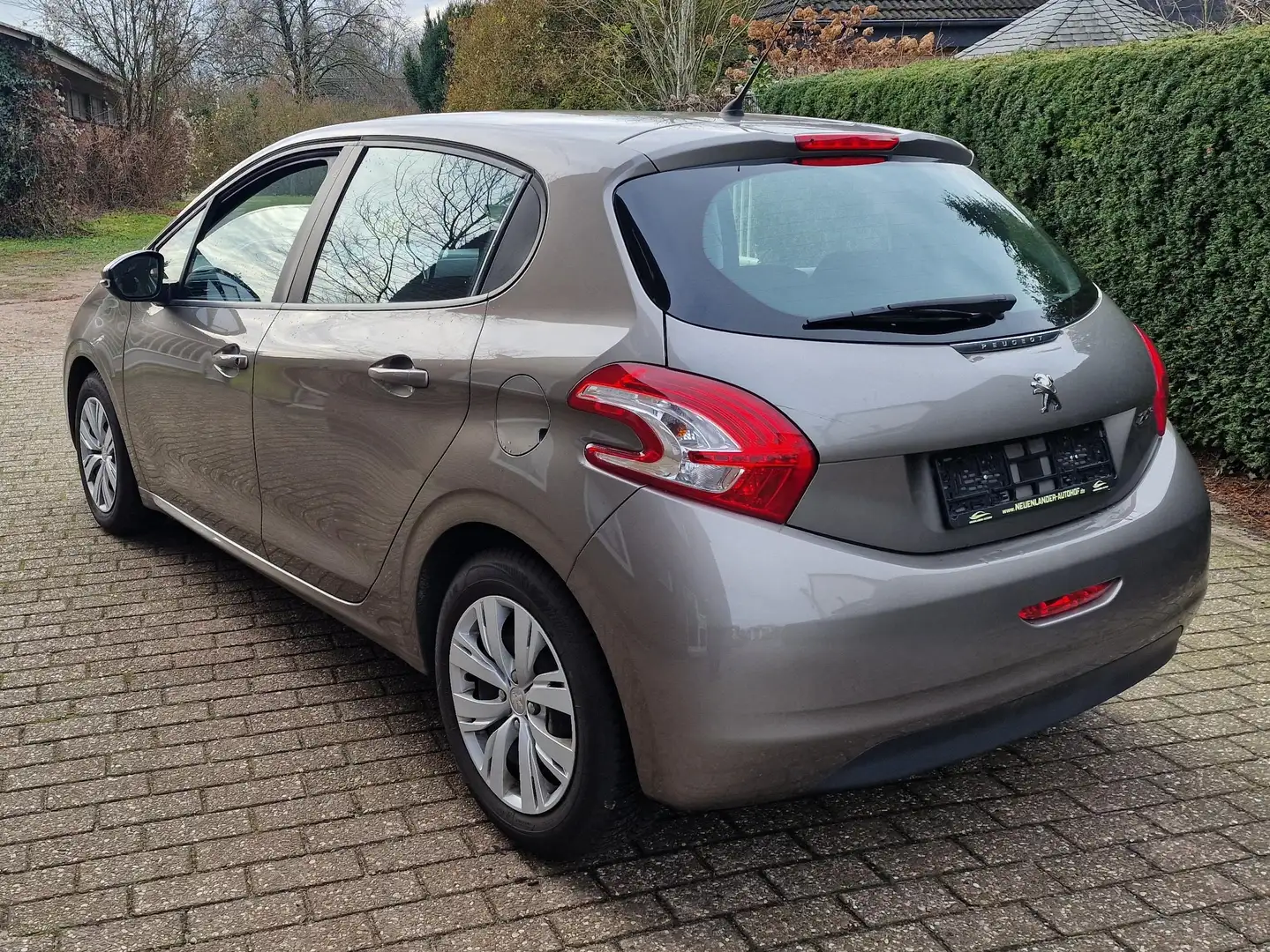 Peugeot 208 Active 1Hand Tüv Neu Brun - 2