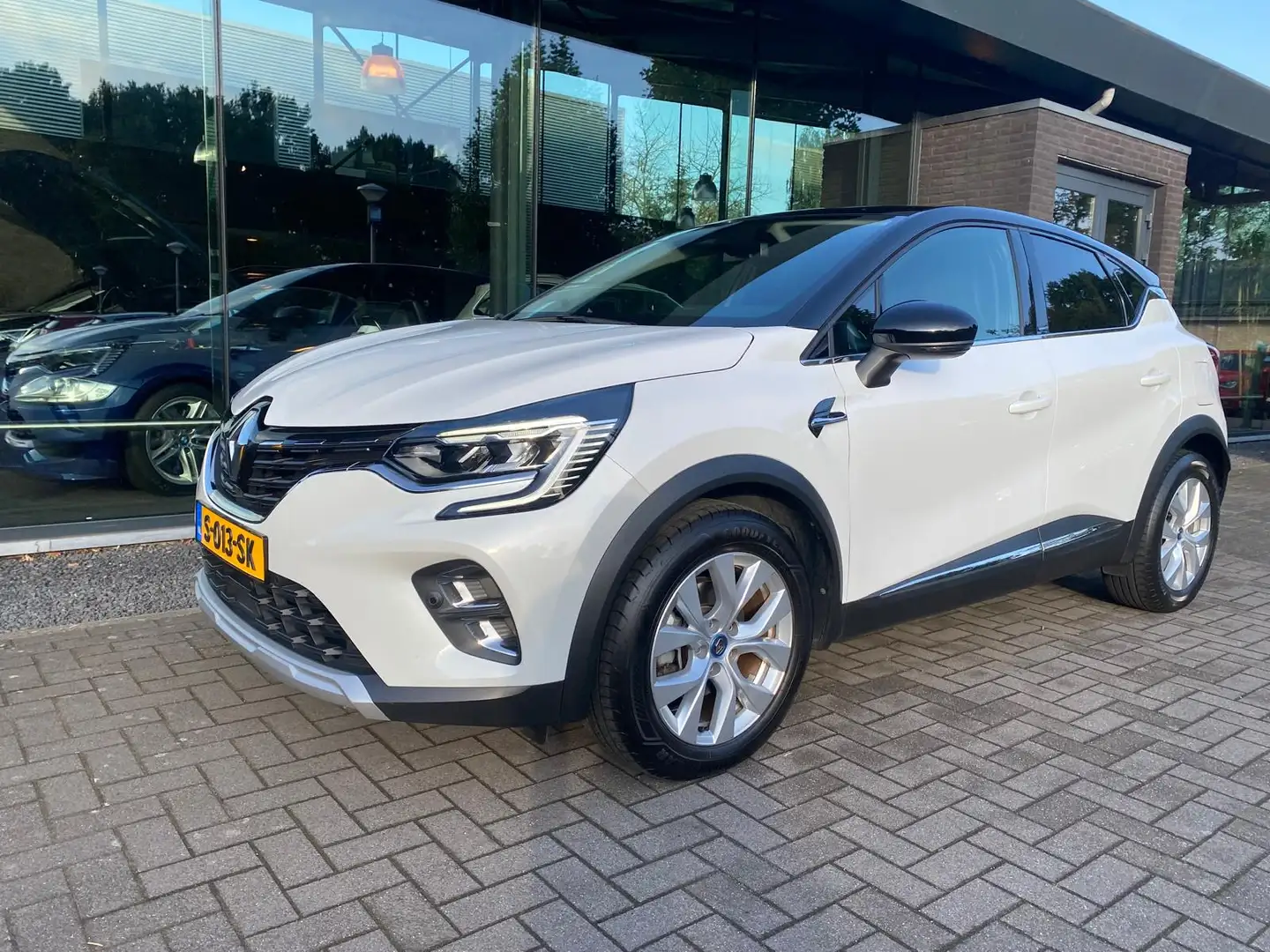 Renault Captur 1.6 E-Tech Plug-in Hybrid 160 Intens Wit - 1
