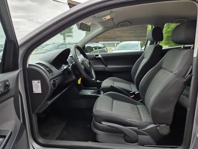 Volkswagen Polo view 5