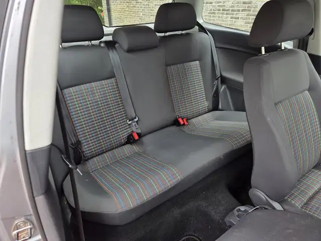 Volkswagen Polo view 4