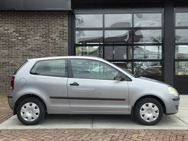 Volkswagen Polo view 6