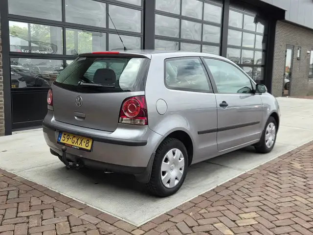 Volkswagen Polo view 2