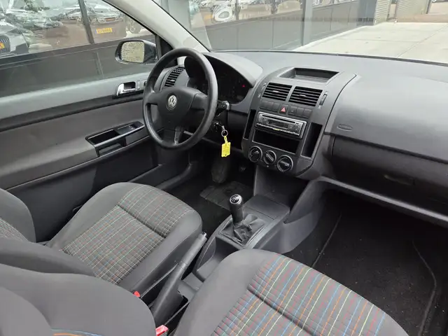 Volkswagen Polo view 3