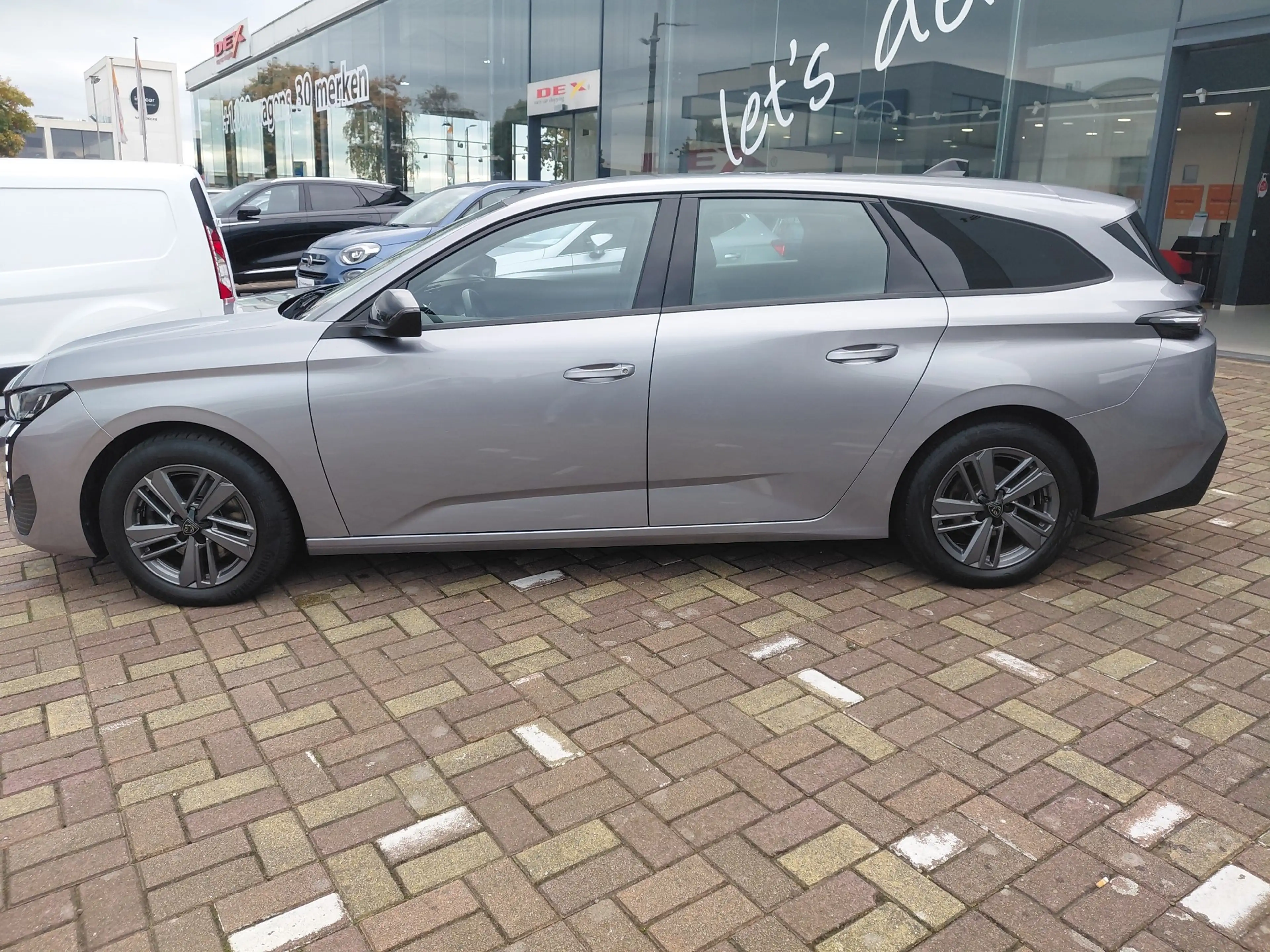 Peugeot 308 308 SW 1.5 BlueHDi Allure Pack S — photo 4