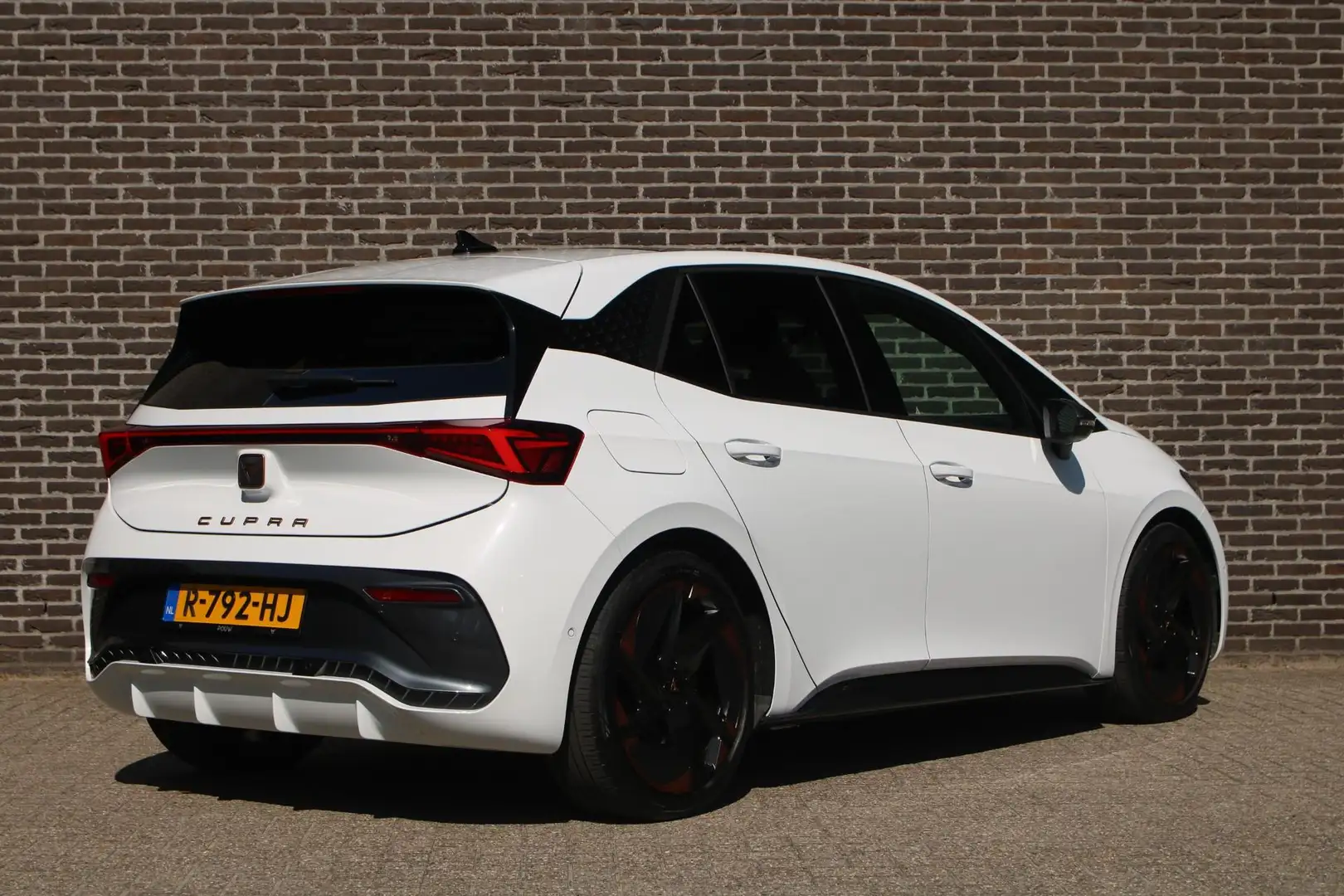 CUPRA Born 204pk Copper Edition 62 kWh | SoH 94% | Panoramada Weiß - 2