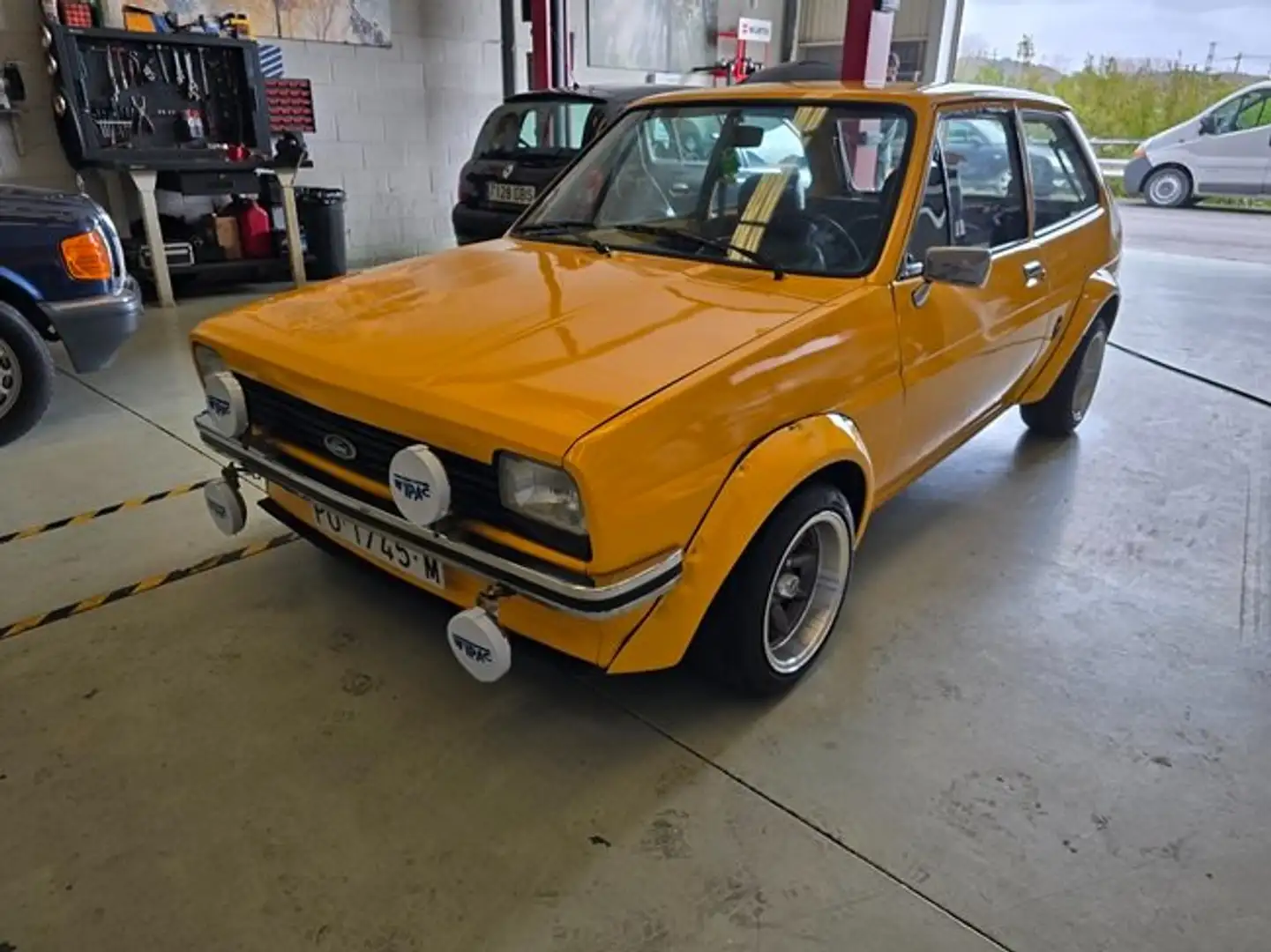 Ford Fiesta Jaune - 1