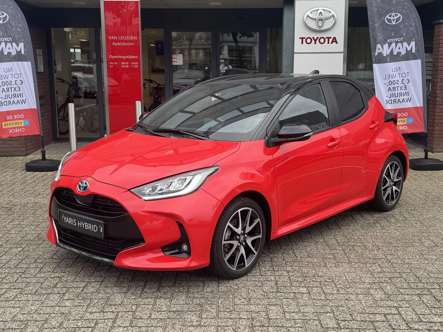 Toyota Yaris 1.5 Hybrid LAUNCH EDITION TREKHAAK HEAD-UP NAVI PA Noir - 1