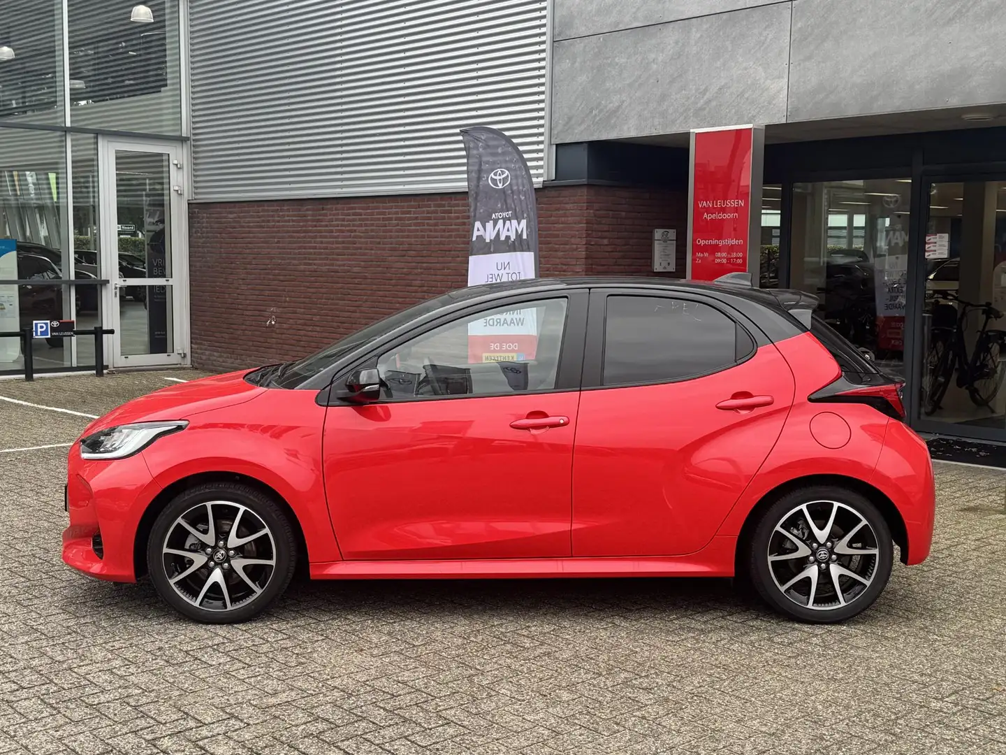 Toyota Yaris 1.5 Hybrid LAUNCH EDITION TREKHAAK HEAD-UP NAVI PA Noir - 2
