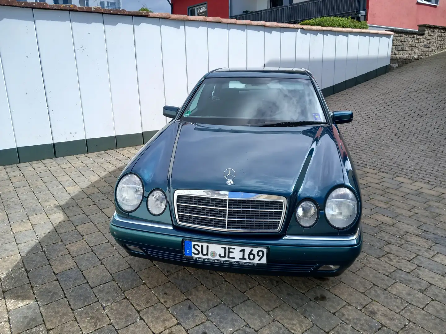 Mercedes-Benz E 200 Elegance Зелений - 2