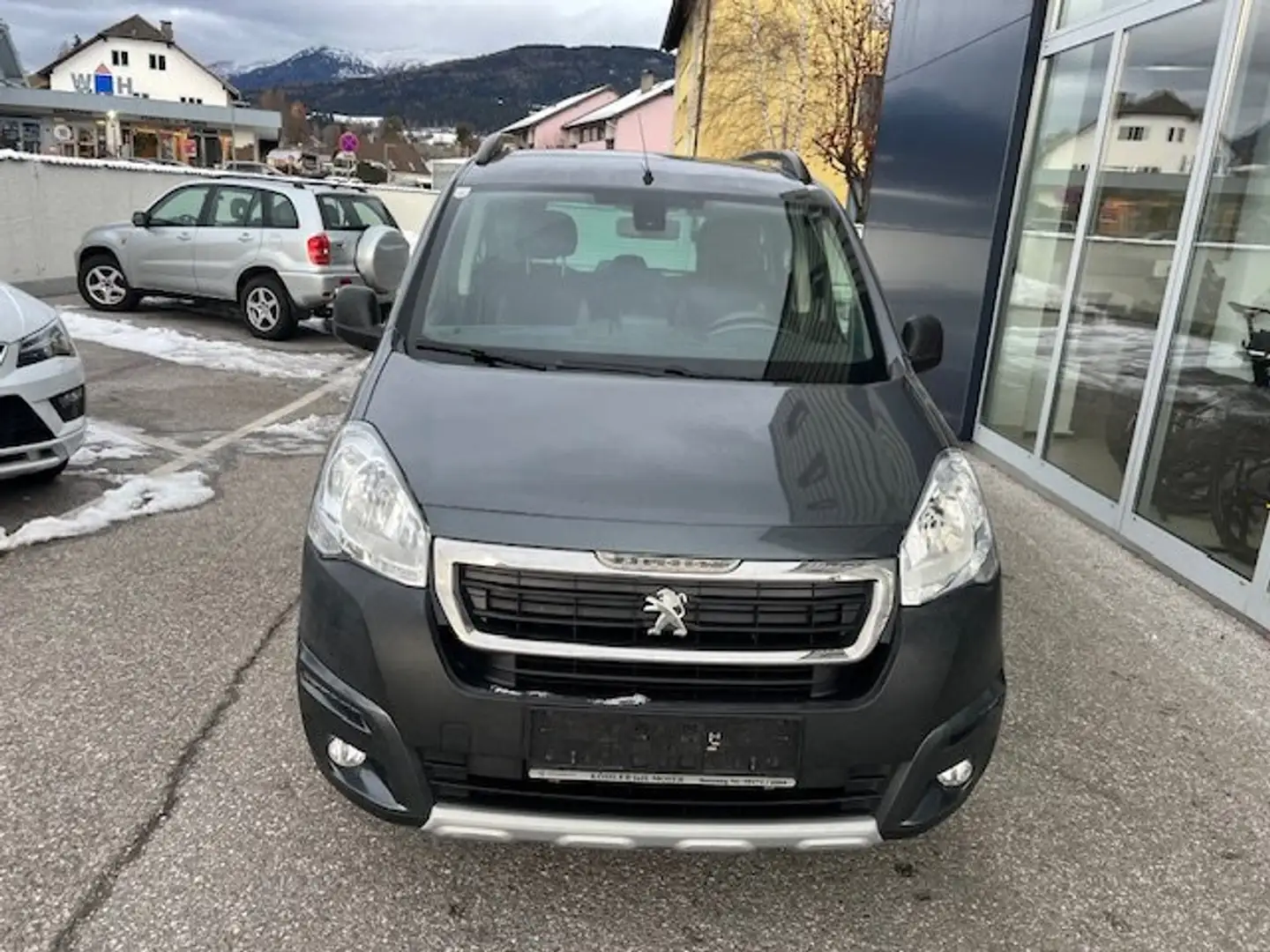 Peugeot Partner Tepee Outdoor 1,6 HDi 120 S&S *99.500km*Diesel* Grau - 2