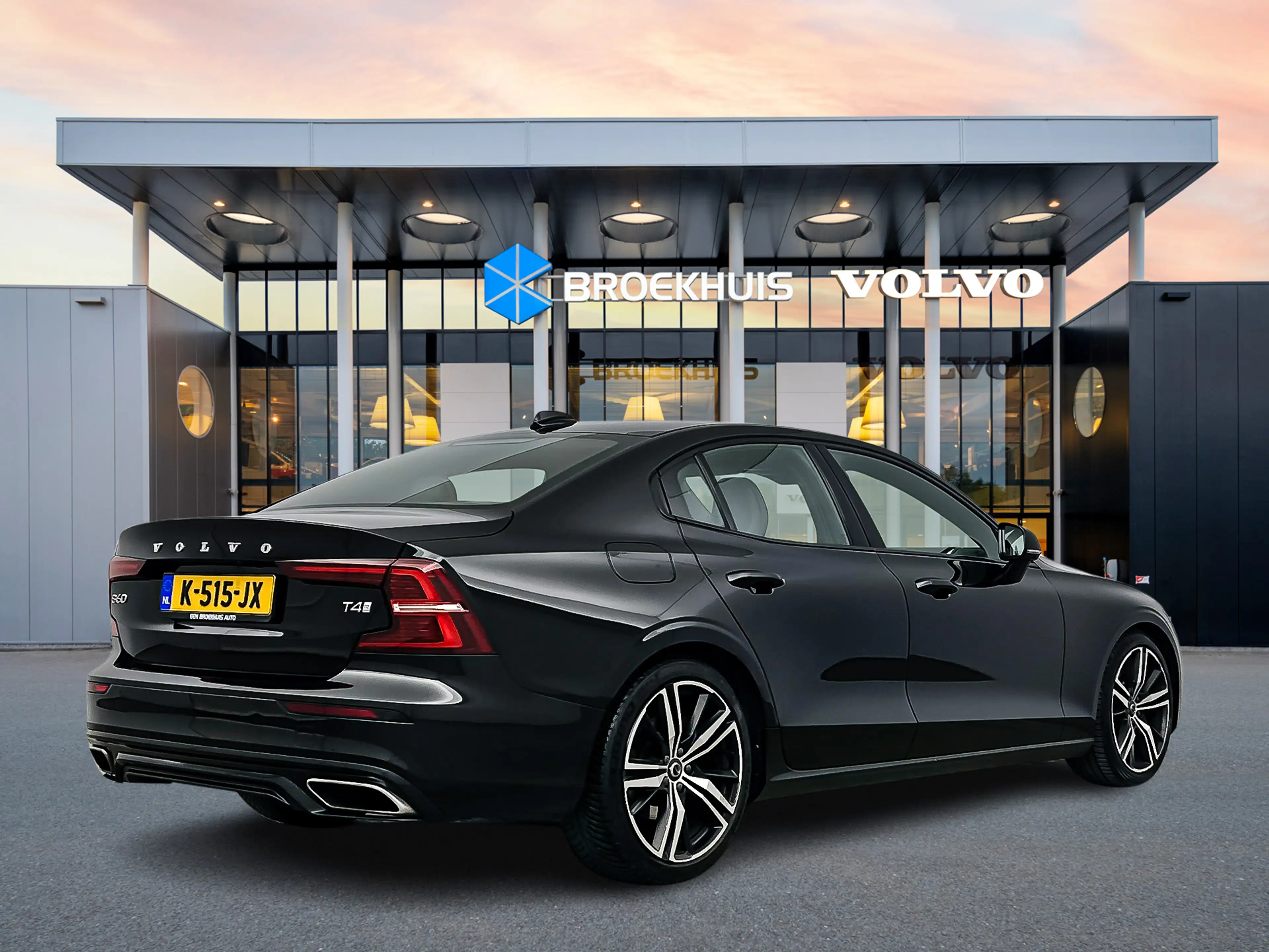 Volvo S60 T4 A/T R-Design | 19" | Stoelverwarming | Parkeerc — photo 3