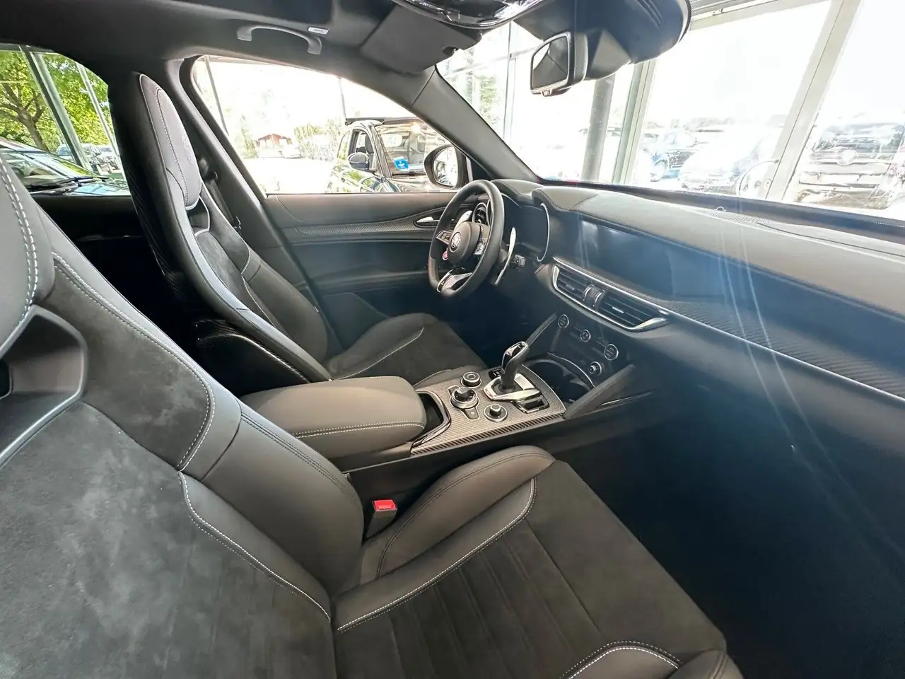 Alfa Romeo Stelvio 2025 — фото 10