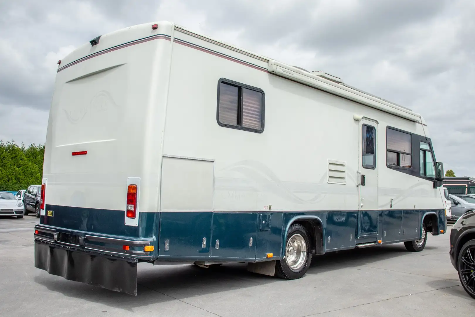 Triple E Commander A2901E CamperBus / AIRCO / ZONNEPANELEN Wit - 2