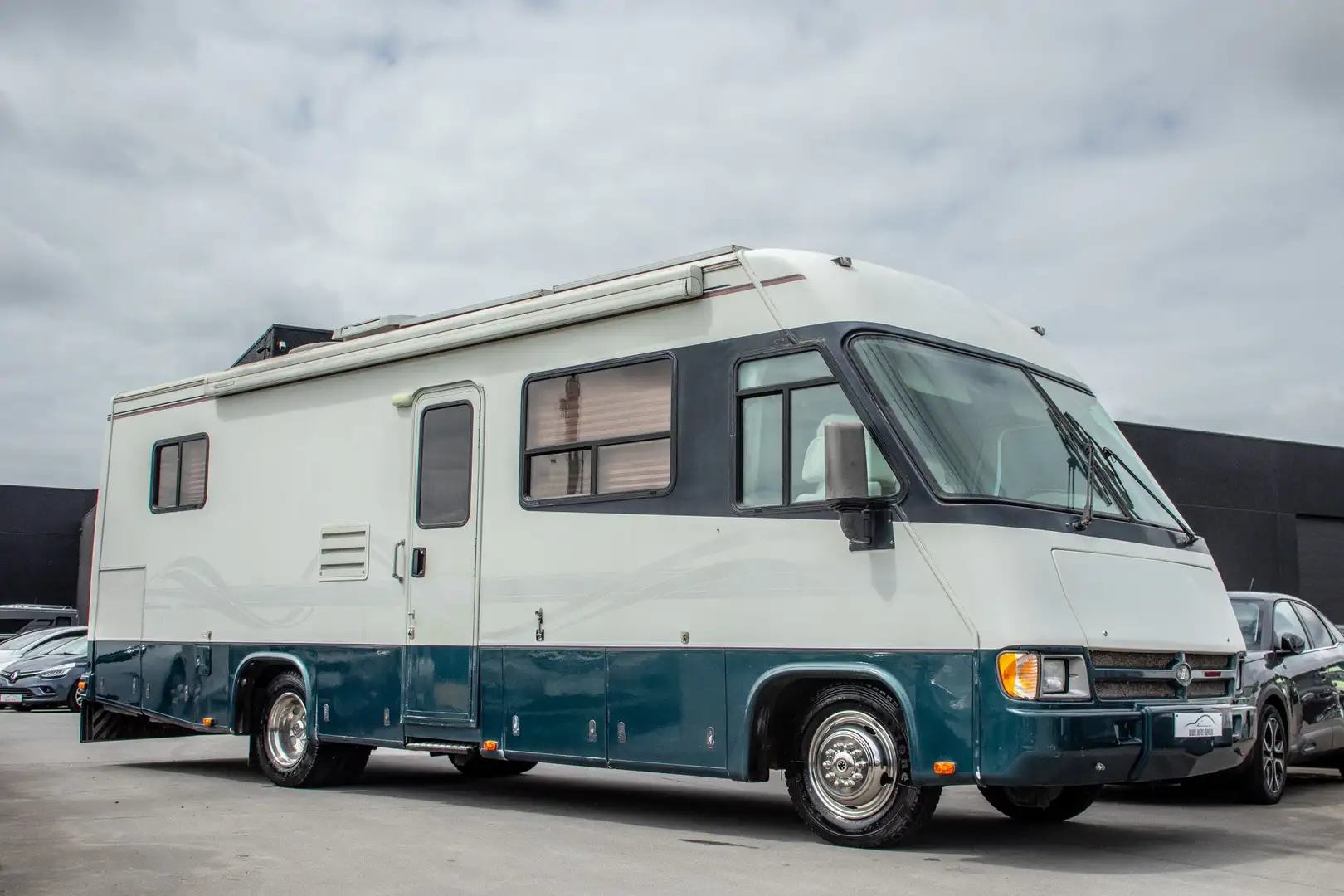 Triple E Commander A2901E CamperBus / AIRCO / ZONNEPANELEN Wit - 1