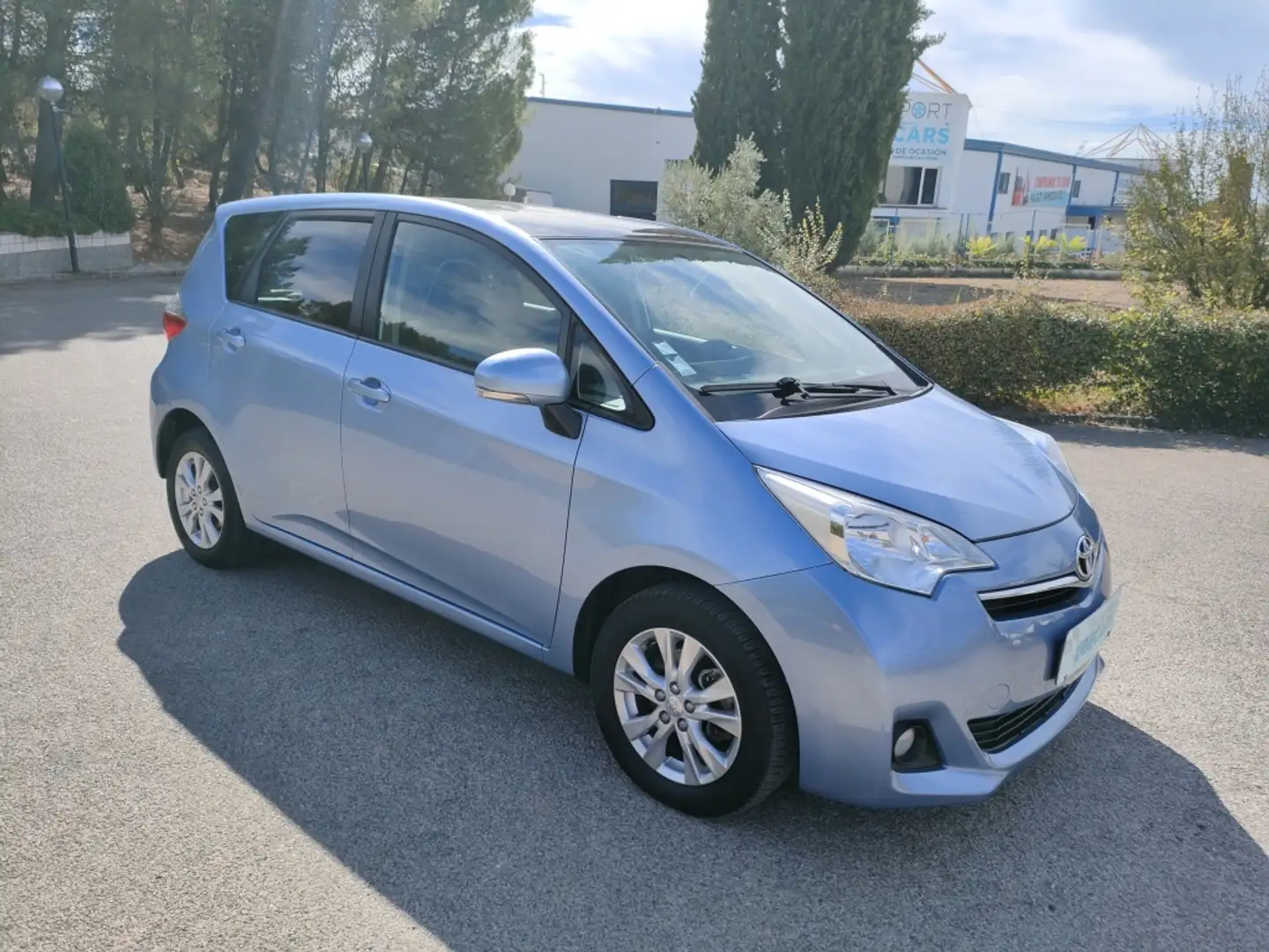 Toyota Verso 2.0D4D Live Azul - 2