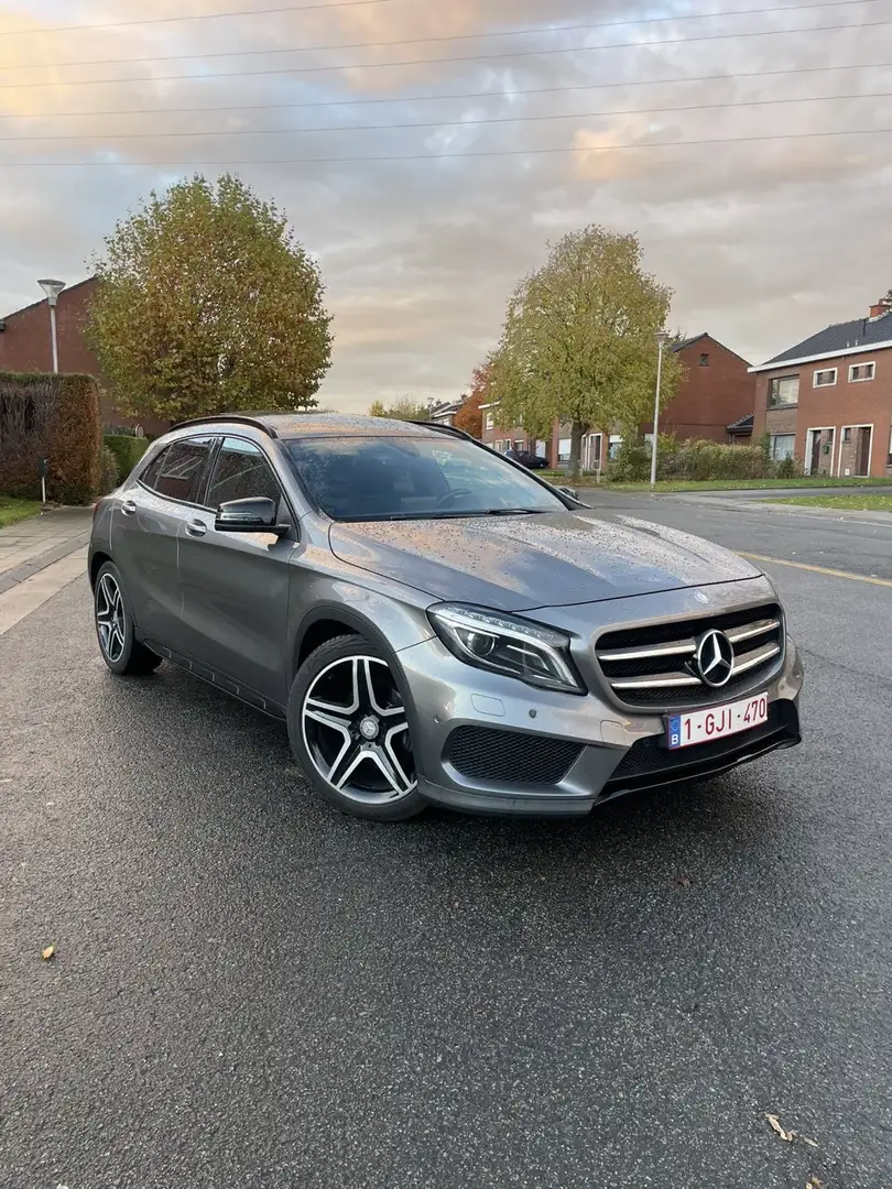 Mercedes-Benz GLA 180 PACK AMG - 1