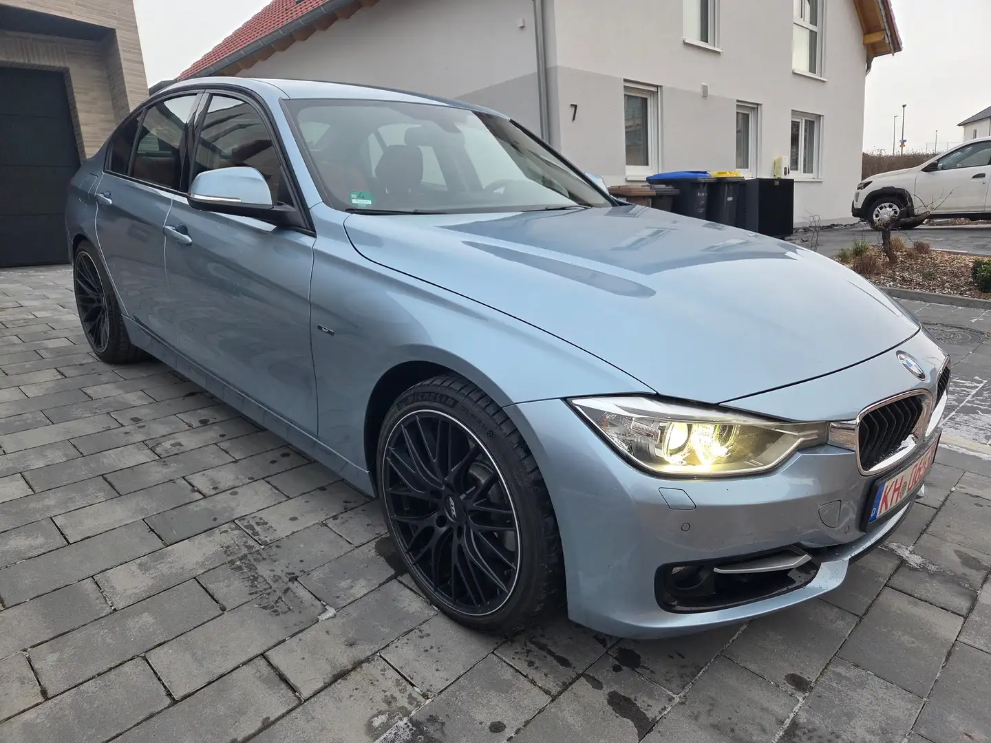 BMW 335 335i Voll-Leder,Bi-Xenon,PDC, AHK, SPORT Line Blau - 1