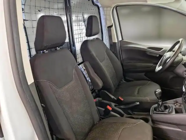 Ford Transit Courier view 10