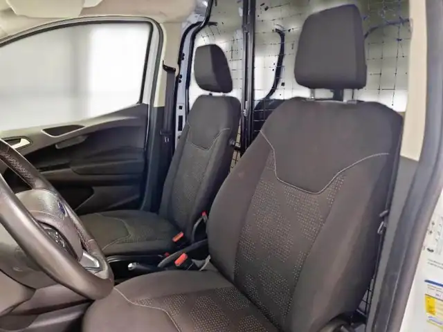 Ford Transit Courier view 9
