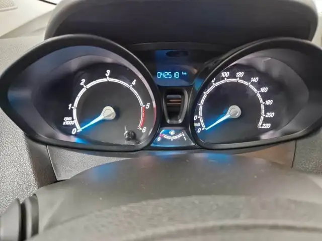 Ford Transit Courier view 8