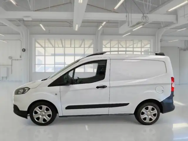 Ford Transit Courier view 5