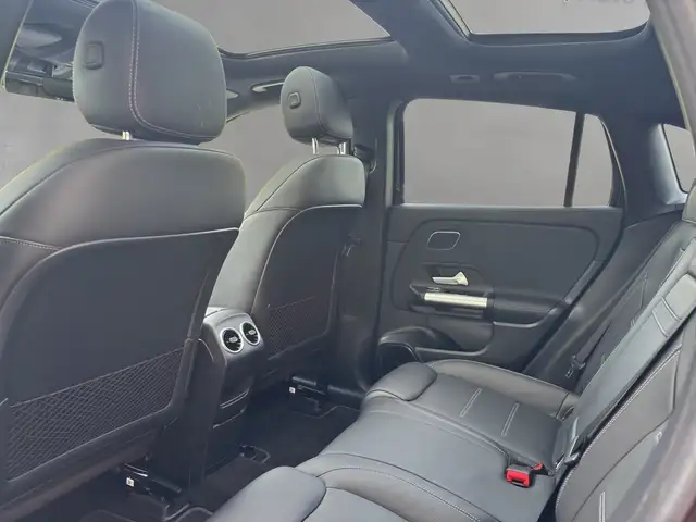 Mercedes-Benz EQA view 12