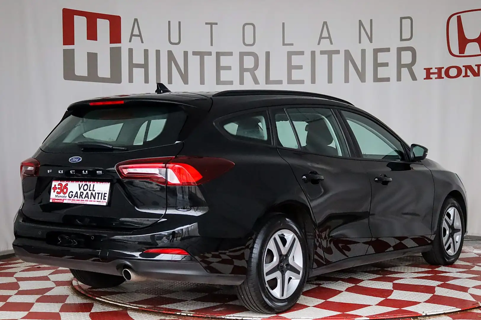 Ford Focus Turnier TDCI LED NAVI PDC Schwarz - 2