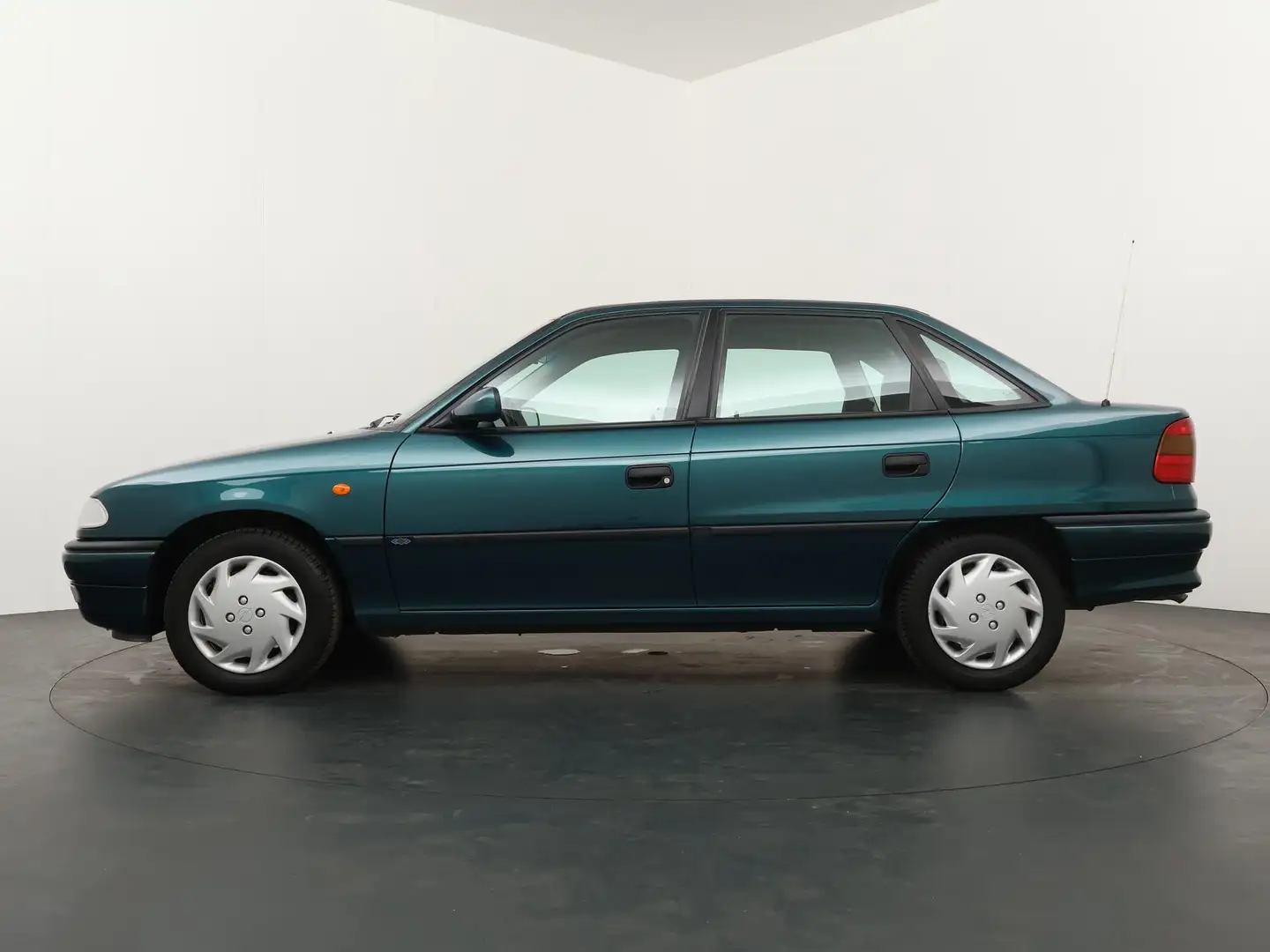 Opel Astra 1.6i Edition LET OP SLECHTS 82.000 KM - Airco - Ra Blau - 2
