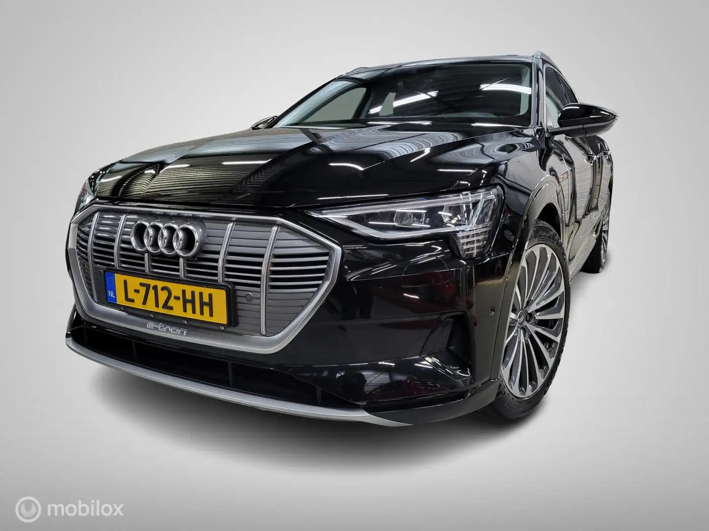 Audi e-tron 55 quattro Business edition Plus/Pano/ SOH 94% Zwart - 1