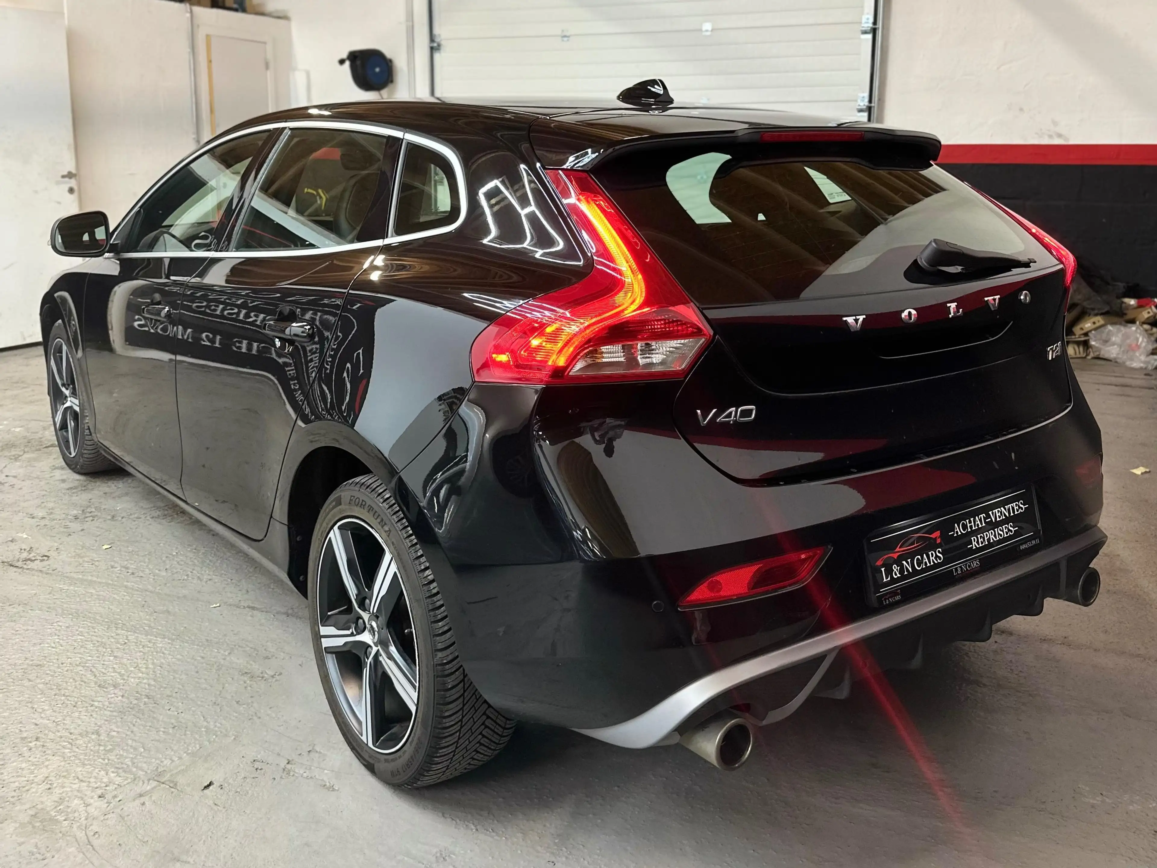 Volvo V40 V40 1.5 T2 R-Design Geartronic — photo 9