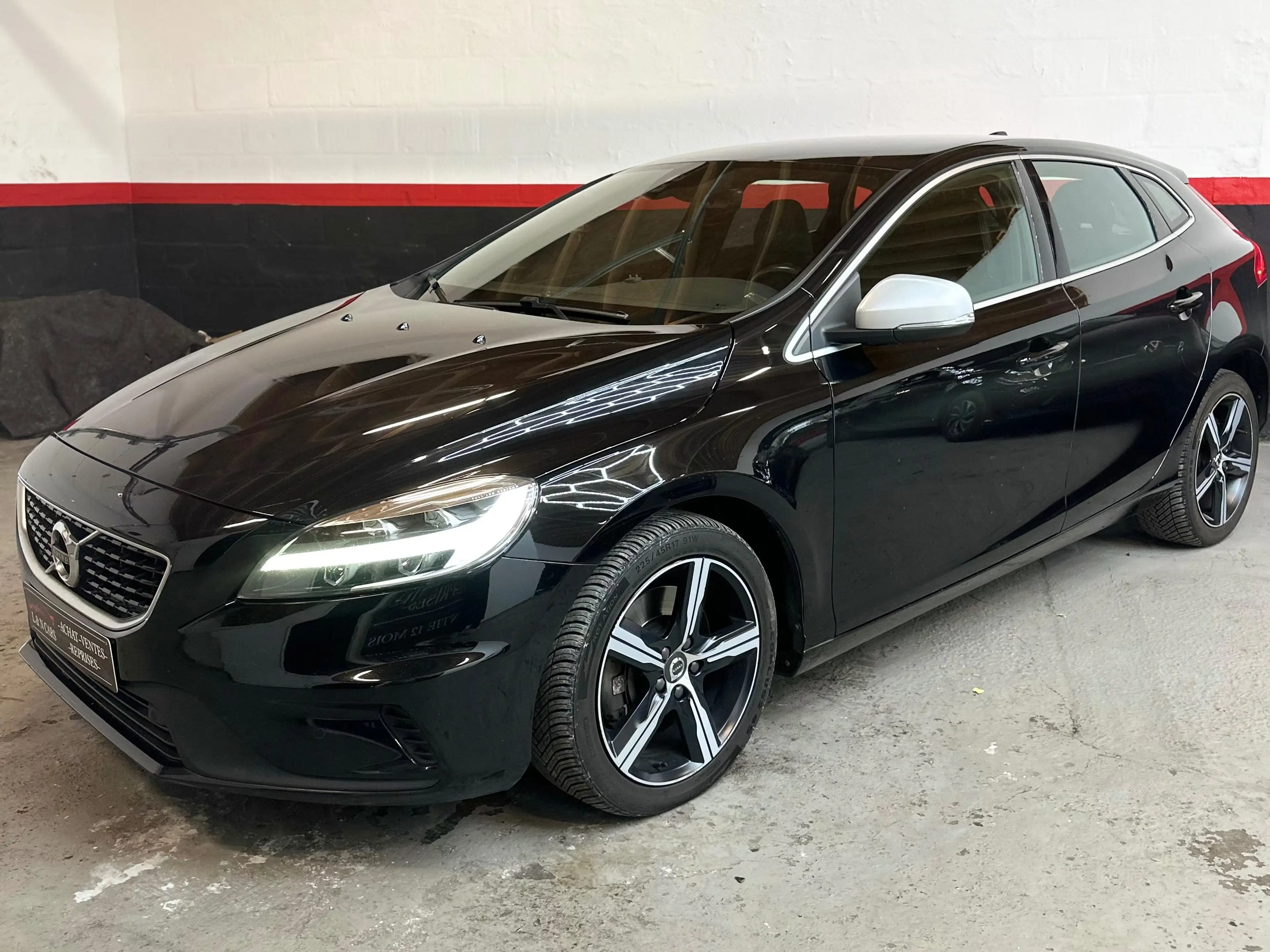 Volvo V40 V40 1.5 T2 R-Design Geartronic — photo 2