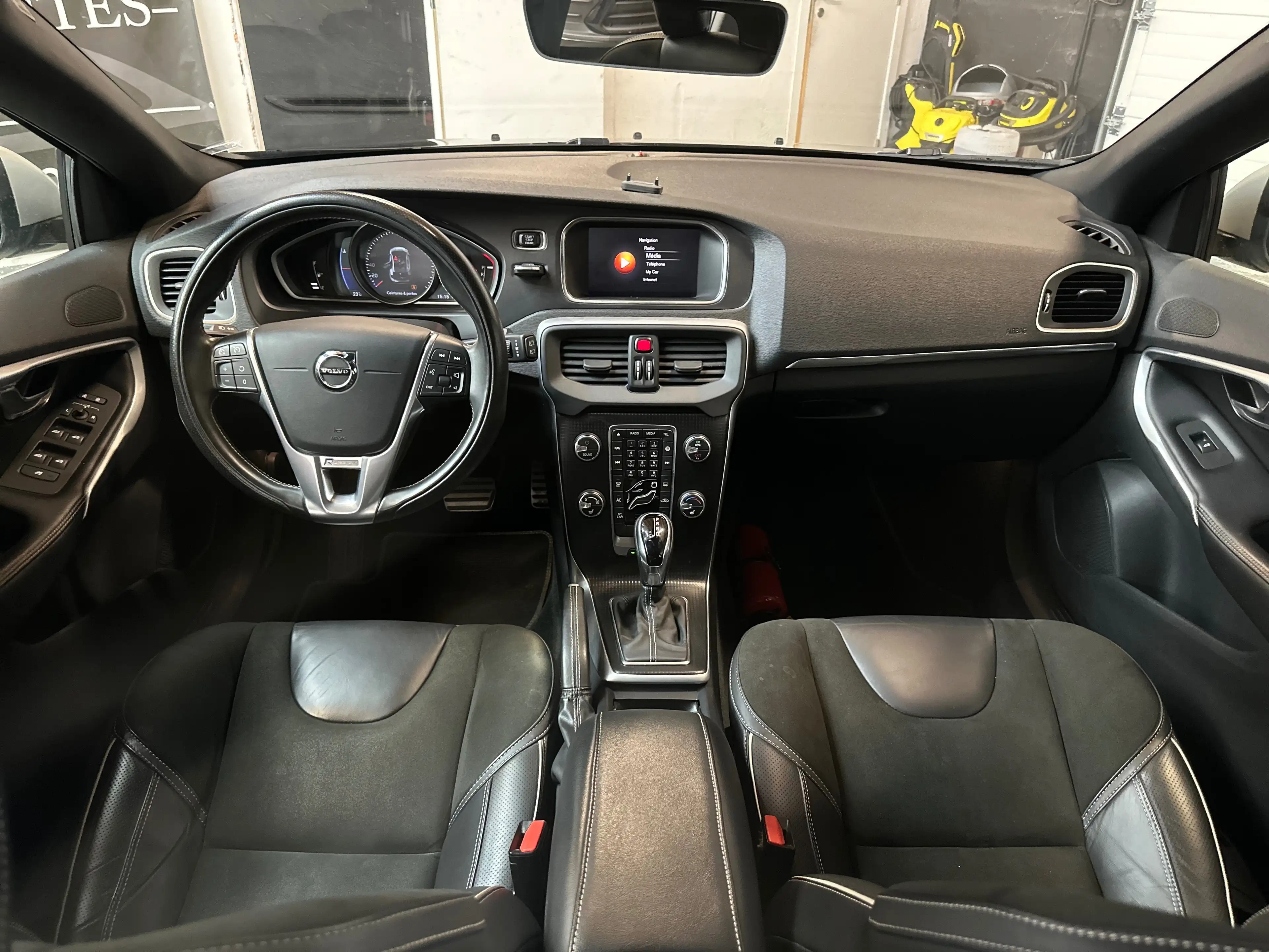 Volvo V40 V40 1.5 T2 R-Design Geartronic — photo 14