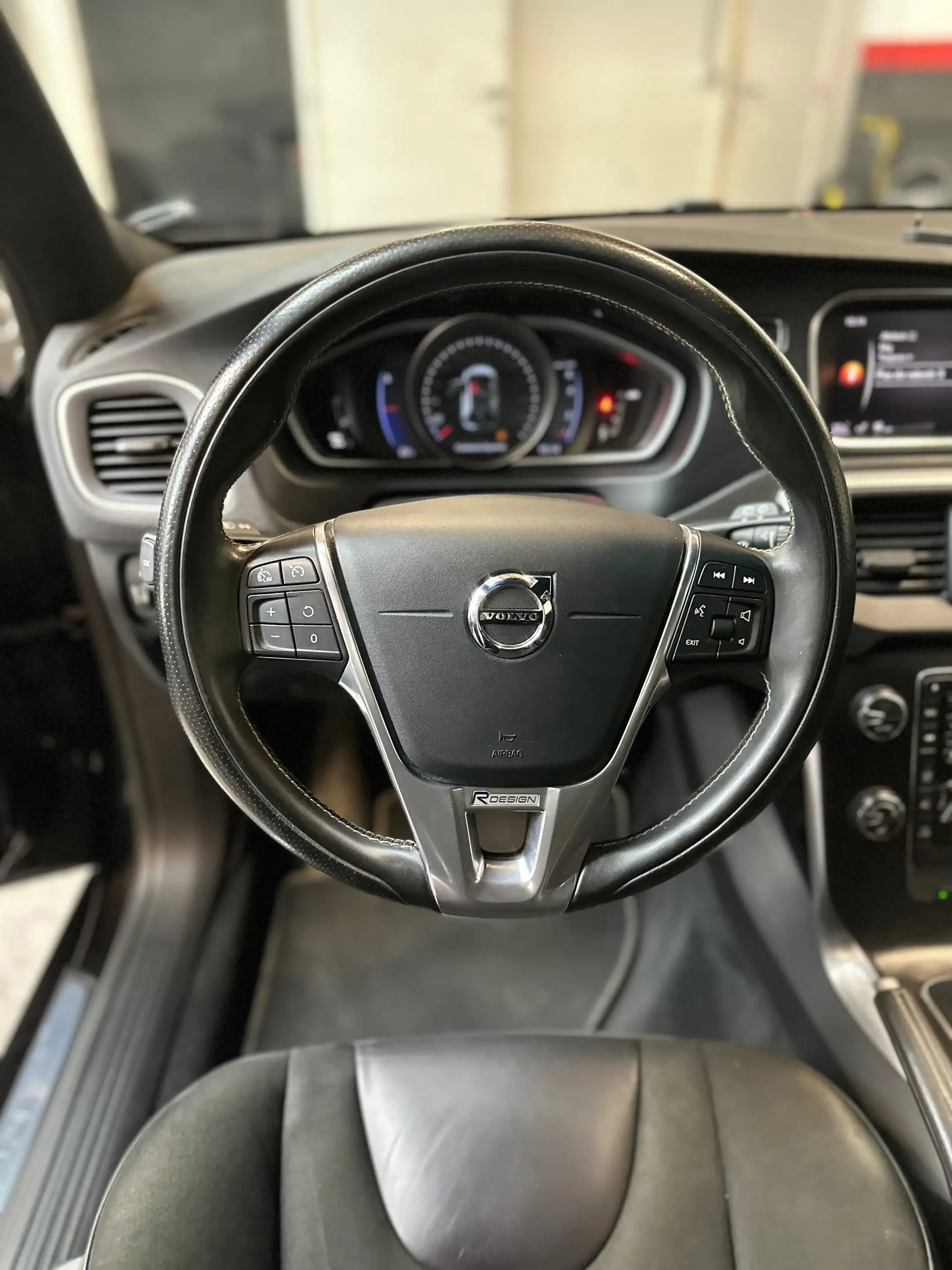 Volvo V40 V40 1.5 T2 R-Design Geartronic — photo 13