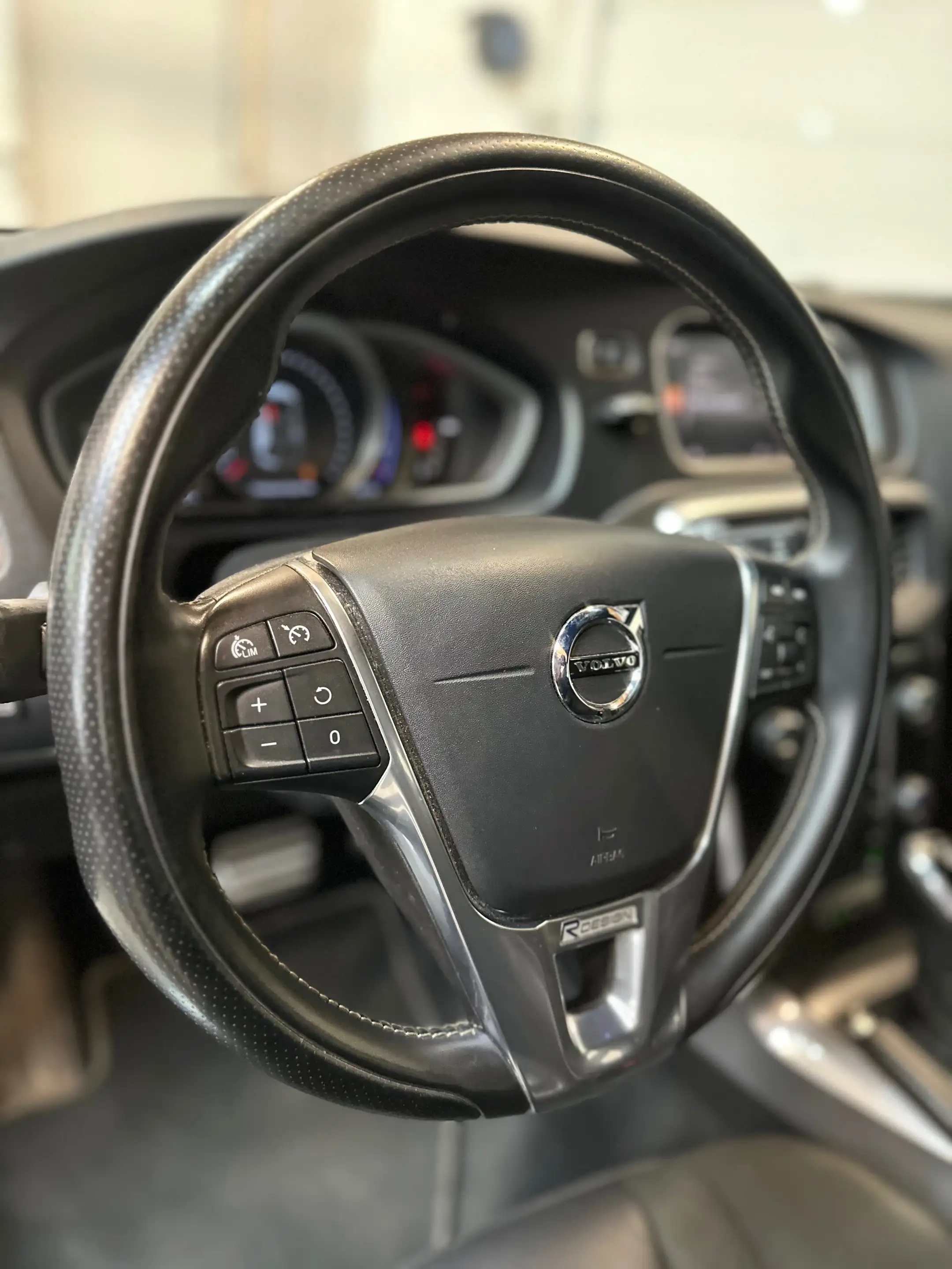 Volvo V40 V40 1.5 T2 R-Design Geartronic — photo 12