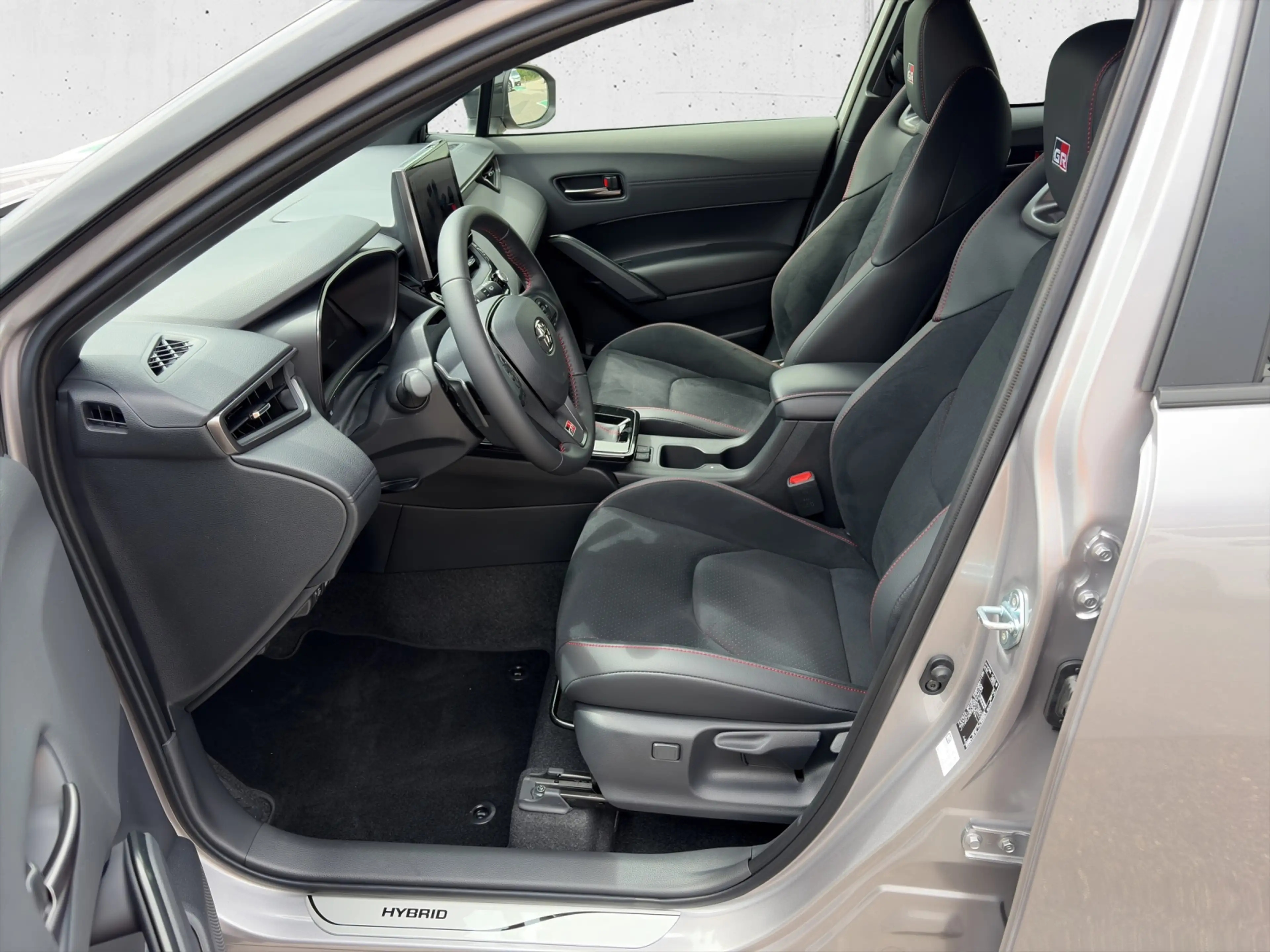 Toyota Corolla Cross 2,0 HYBRID AWD GR-S 5t. — photo 6