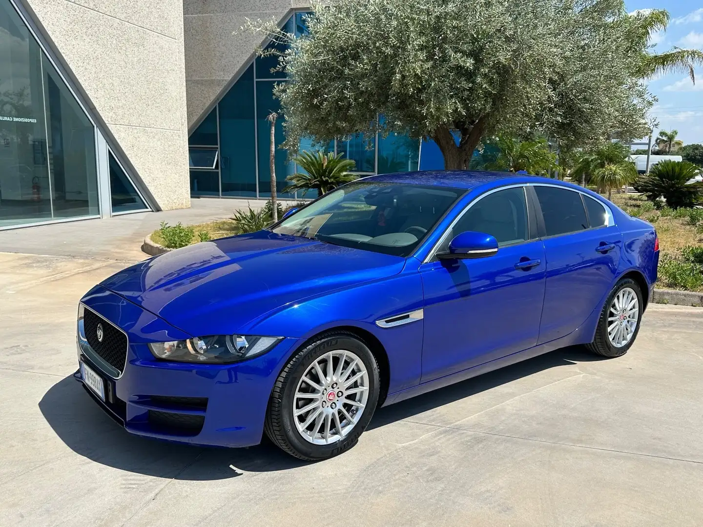 Jaguar XE Prestige 163cv offerta T-Stock prezzo imperdibile Bleu - 1