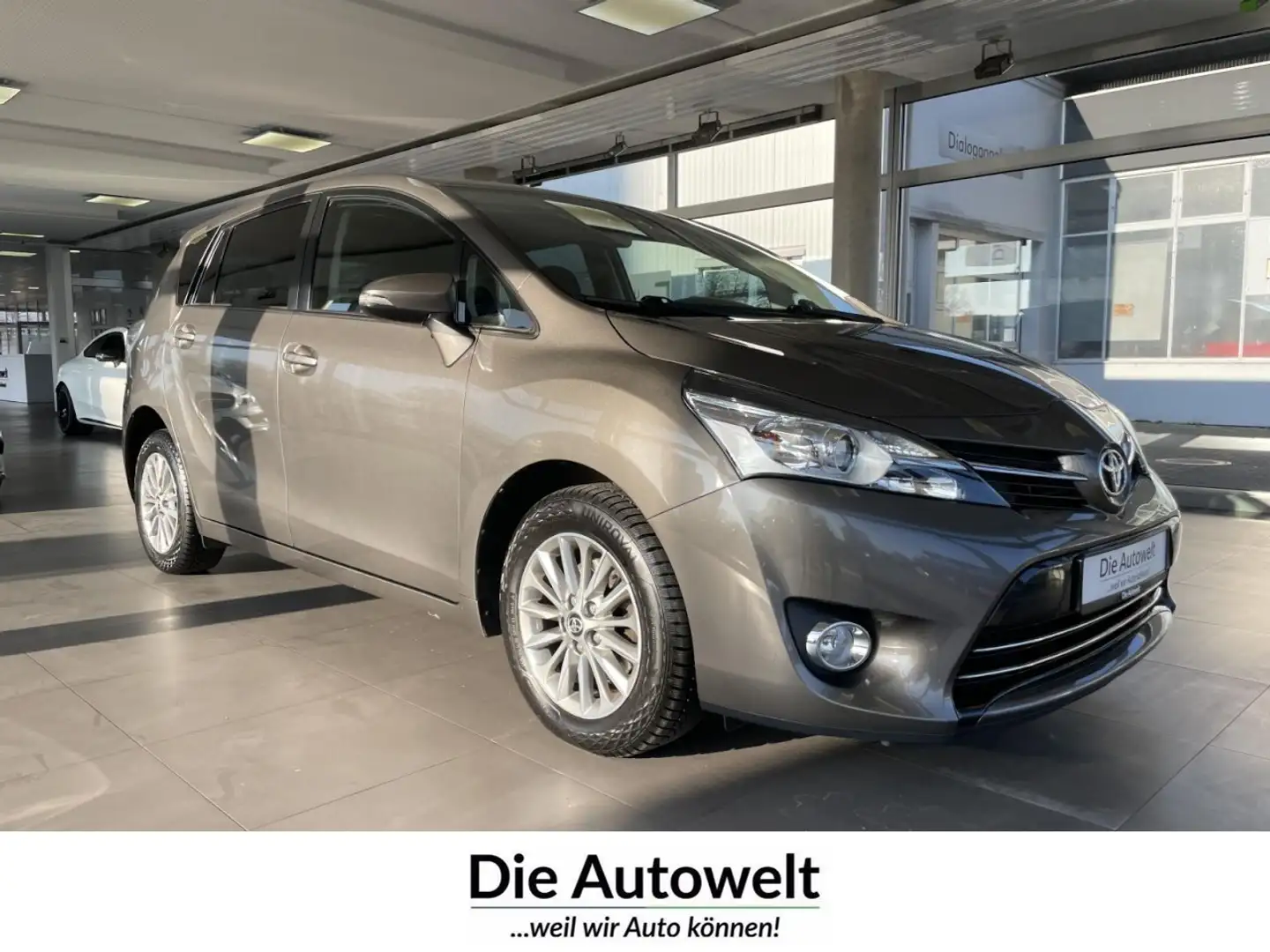 Toyota Verso Comfort 1.6 D NAVI GRA KLIMA SHZG R-KAM PDC Klima Grau - 1