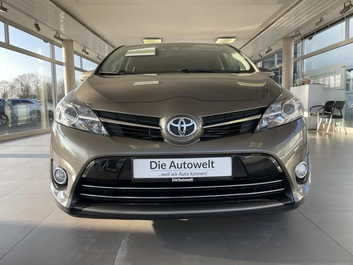 Toyota Verso Comfort 1.6 D NAVI GRA KLIMA SHZG R-KAM PDC Klima Grau - 2