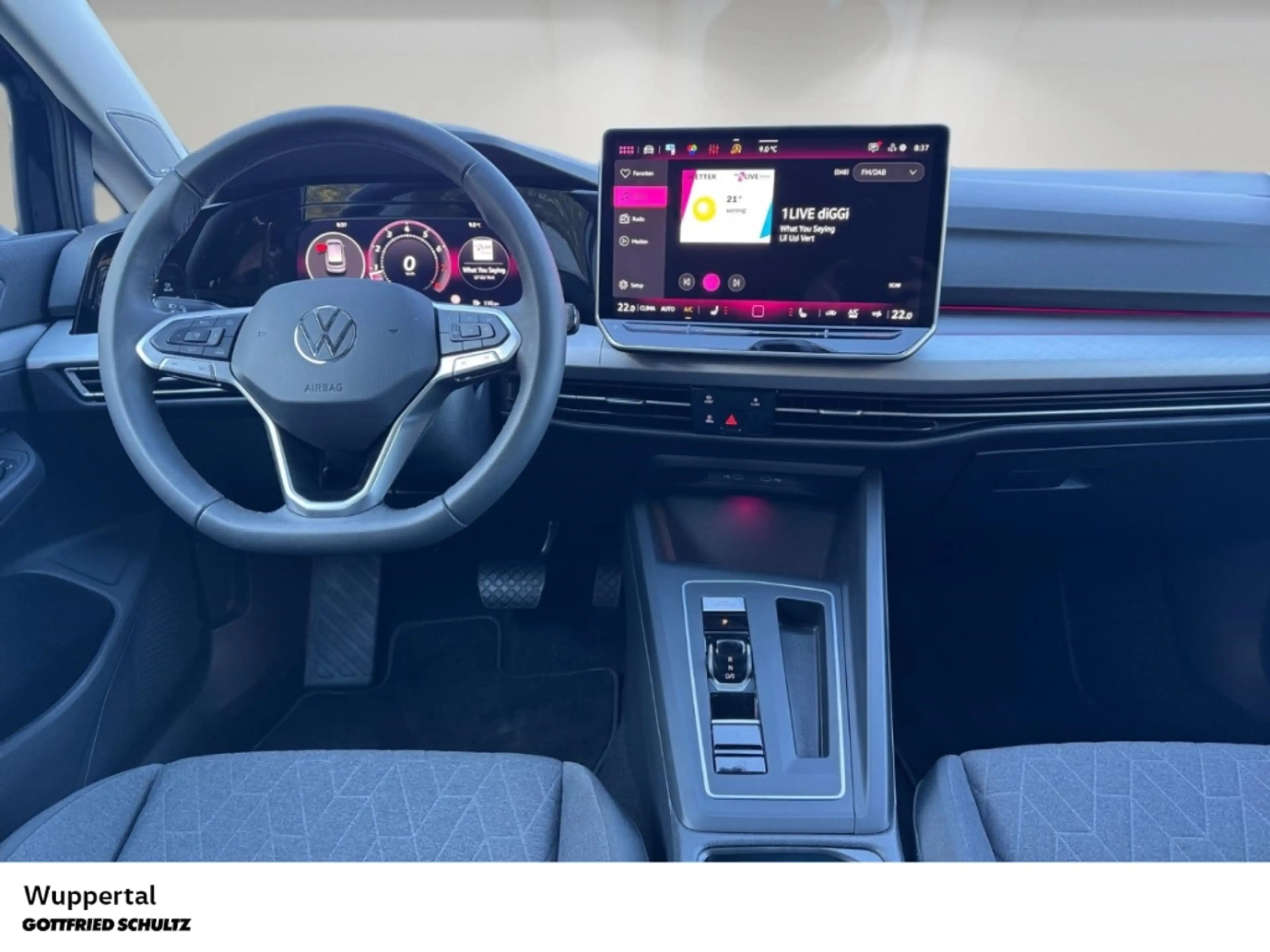 Volkswagen Golf 1.5 eTSI DSG LED ACC SHZ PDC LM — photo 6