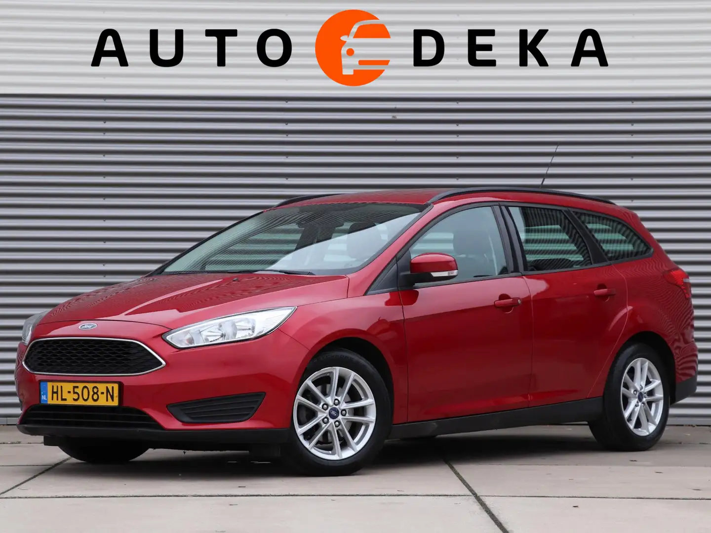 Ford Focus Wagon 1.0 EcoBoost Trend Edition *Navigatie*Parkee Rood - 1