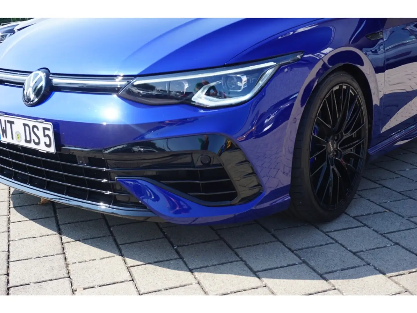 Volkswagen Golf VIII 2.0 TSI R Performance 4Motion Pano ACC Navi Blau - 2