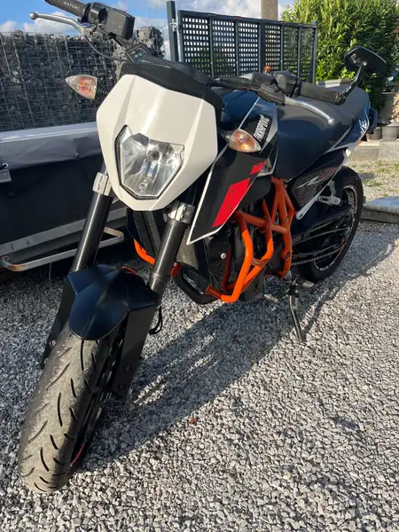 KTM 690 Duke - foto 2