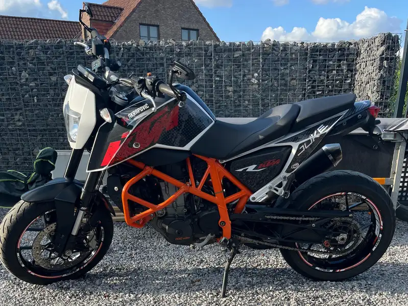 KTM 690 Duke - foto 4