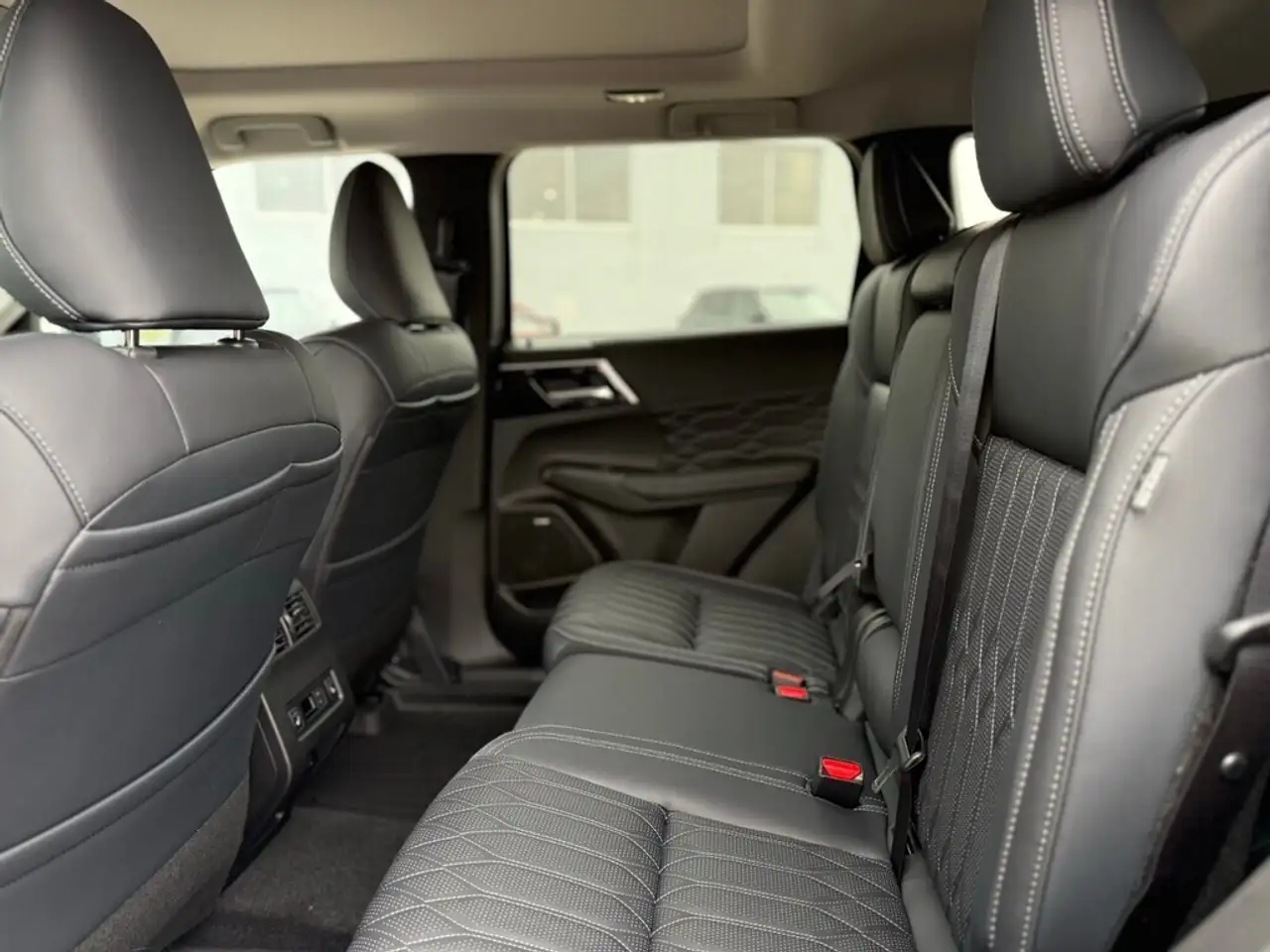 Mitsubishi Outlander снимка Mitsubishi Outlander