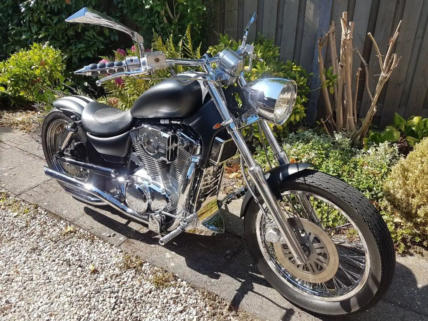 Suzuki Intruder C 1400 Zwart - 2