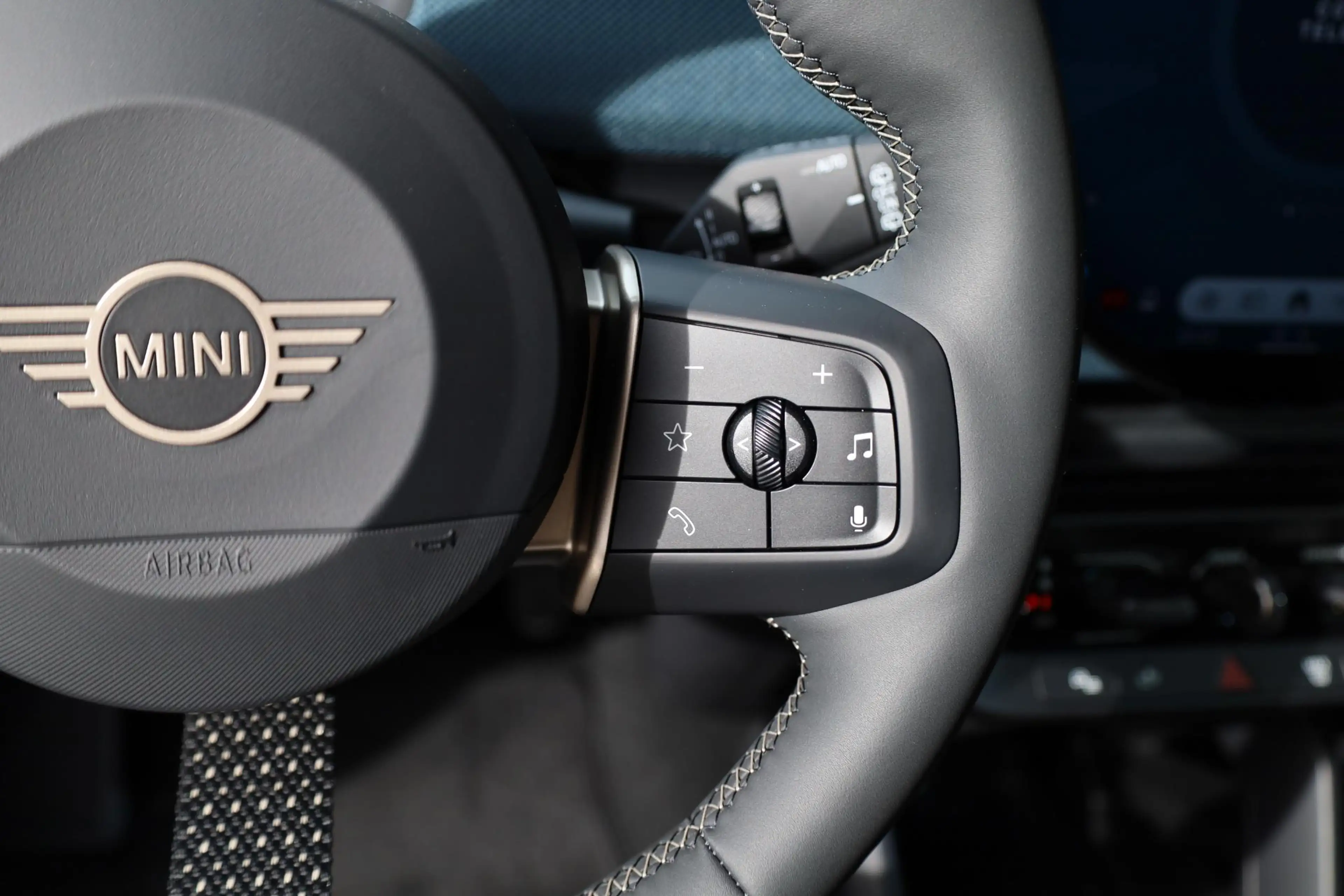 MINI Aceman SE Favoured Trim | Pakket M — photo 11