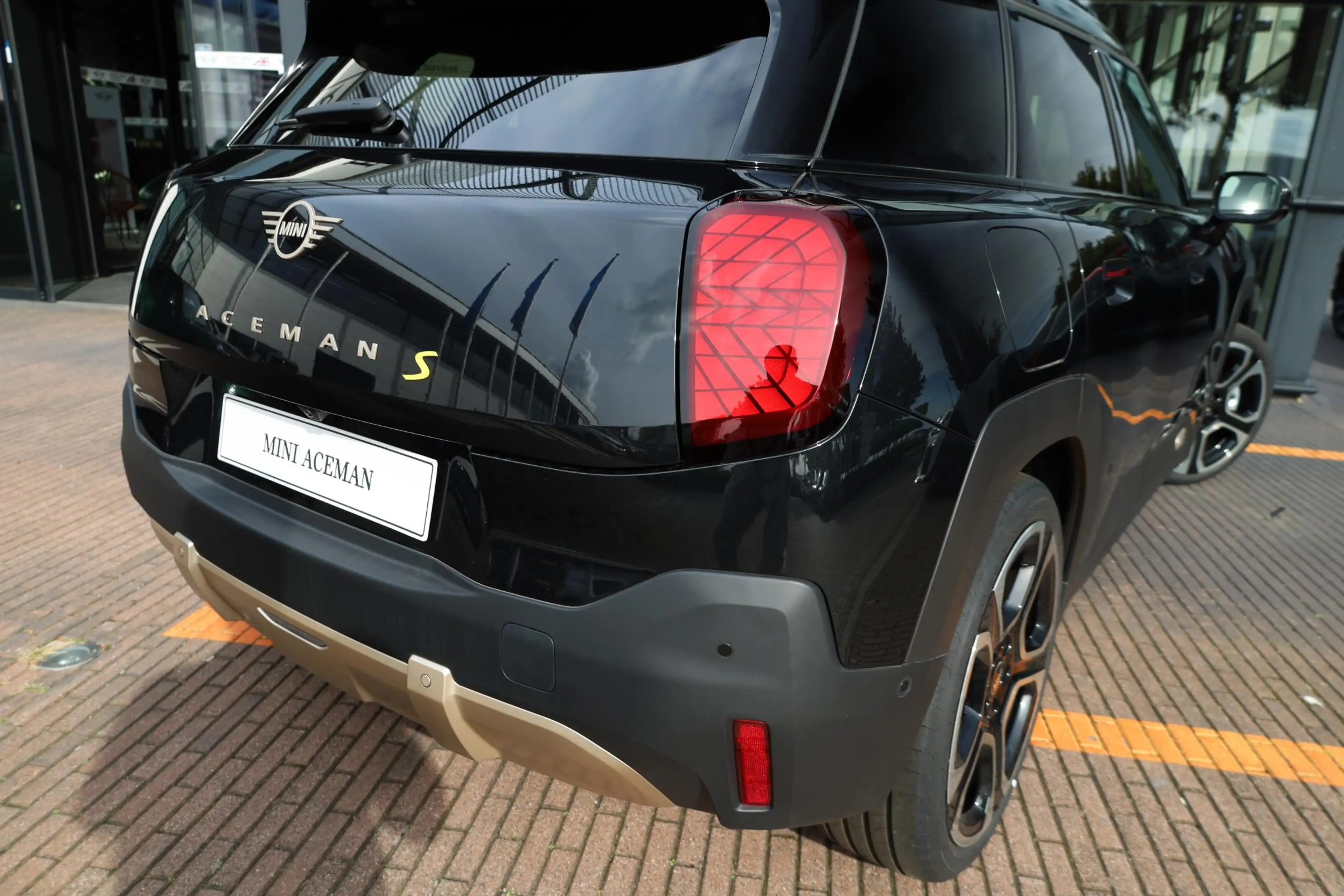 MINI Aceman SE Favoured Trim | Pakket M — photo 8