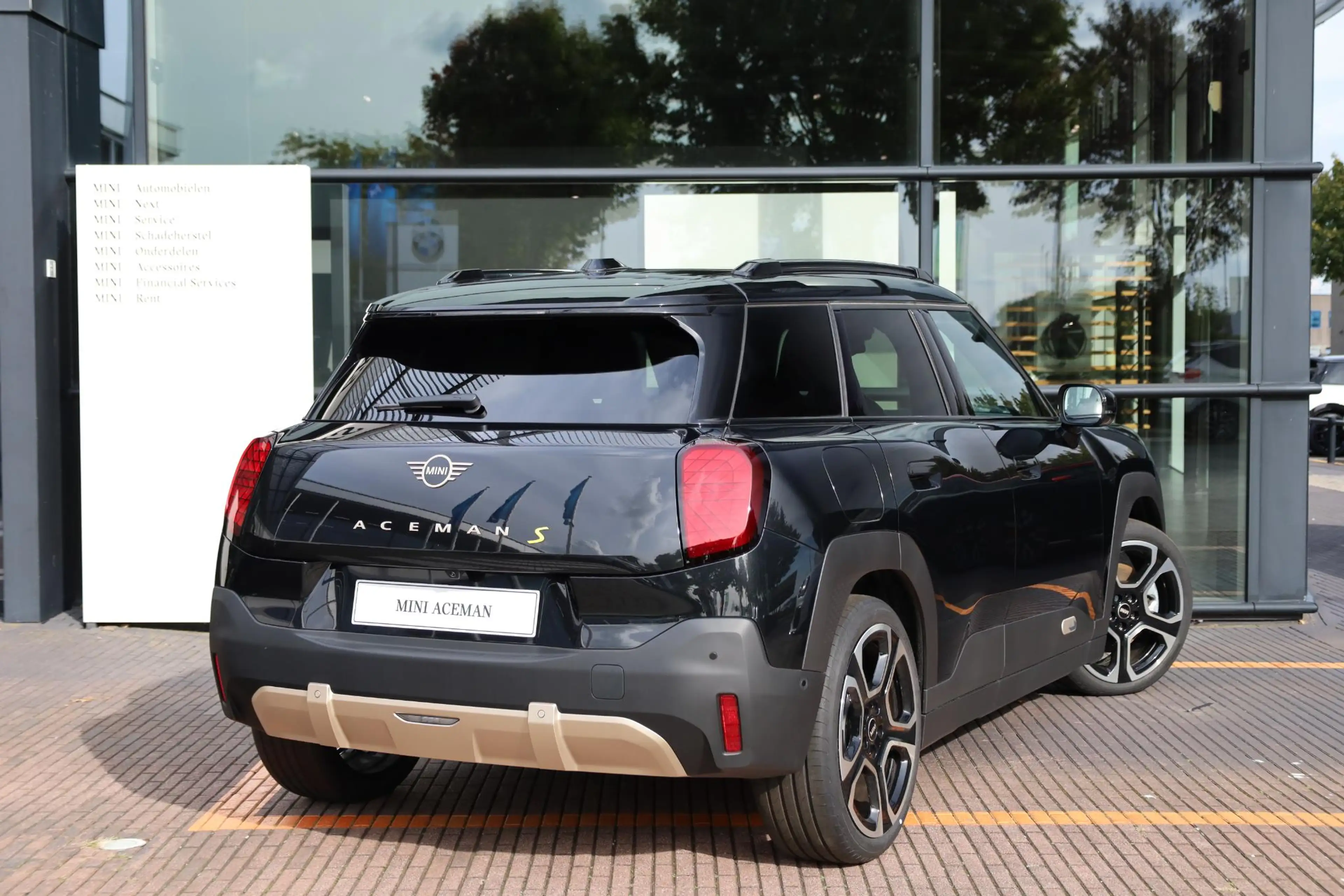 MINI Aceman SE Favoured Trim | Pakket M — photo 2