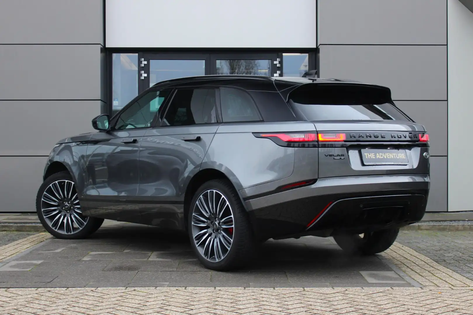 Land Rover Range Rover Velar 2.0 P250 AWD R-Dynamic SE | Massage | Trekhaak | P Gris - 2