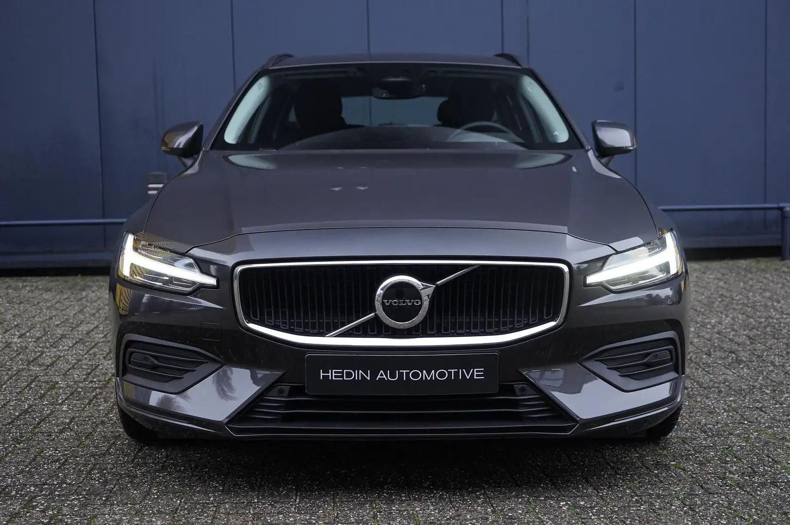 Volvo V60 2.0 B3 Essential Edition | Pilot assist | Dode hoe Gris - 2